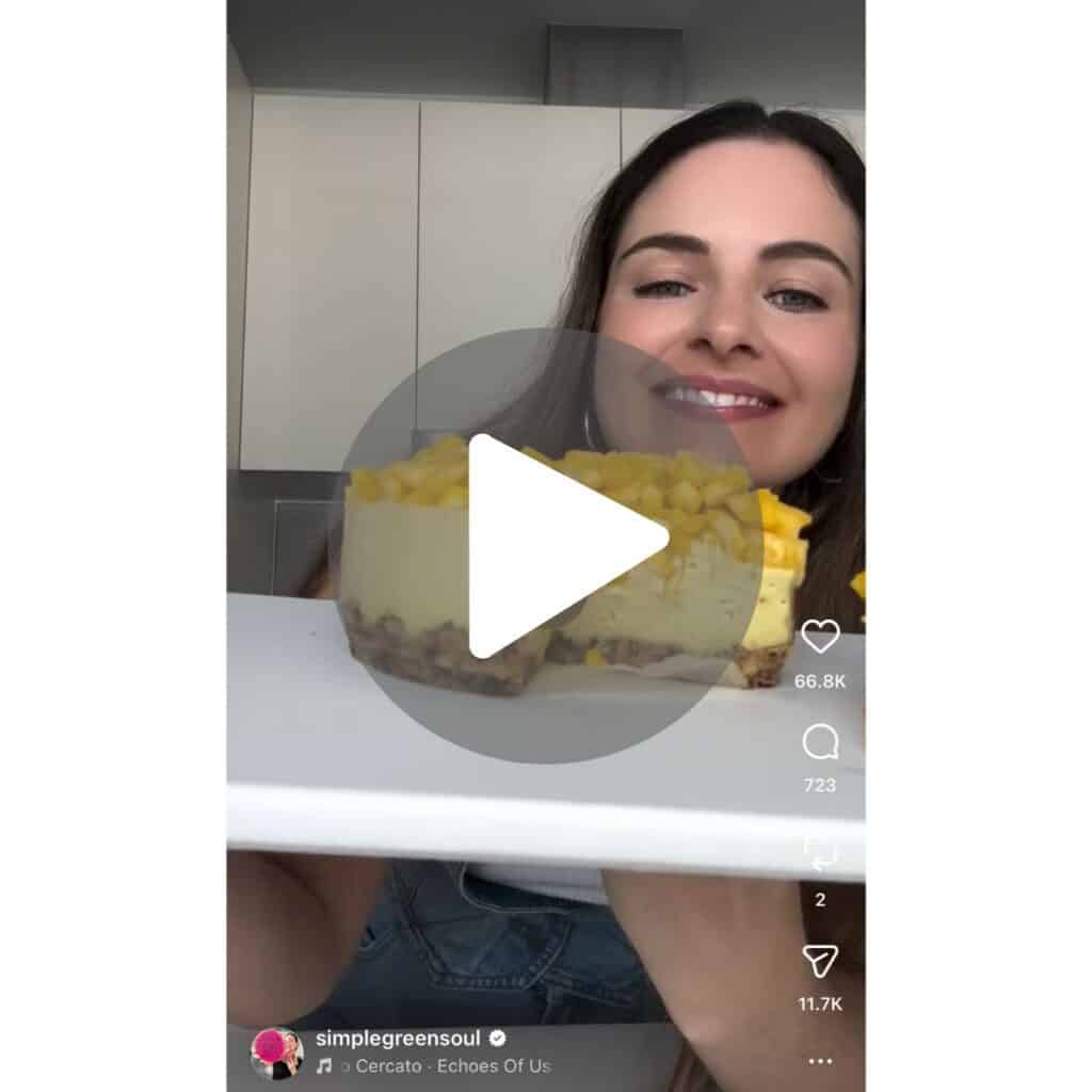 A screenshot of a viral video of girl making raw cheesecake with ripe jackfruit 